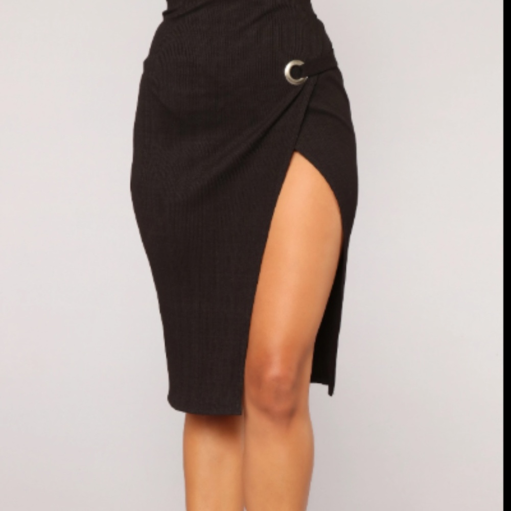 Ribbed Black Skirt With Slit